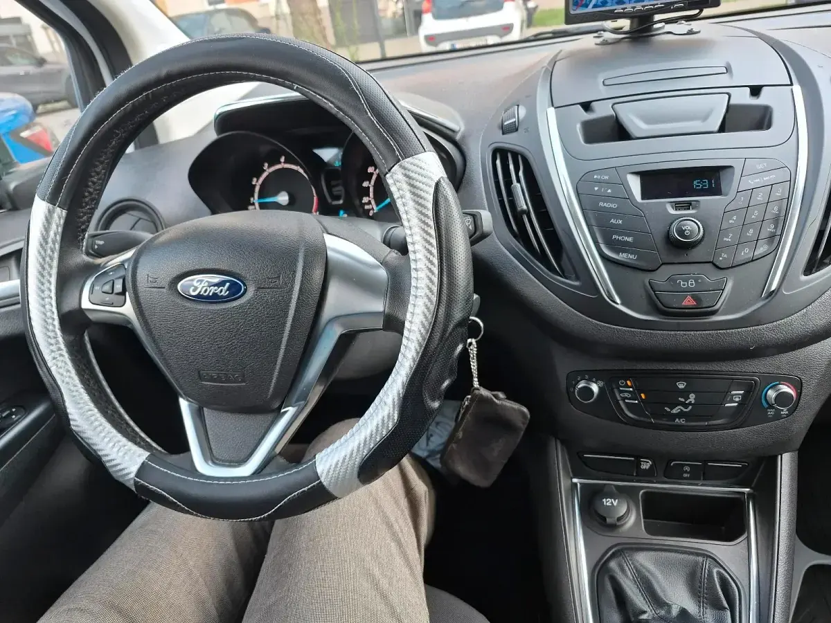 Gebraucht Ford Transit 101 PS (74 kW) 2022 Weiß Van / Kleinbus