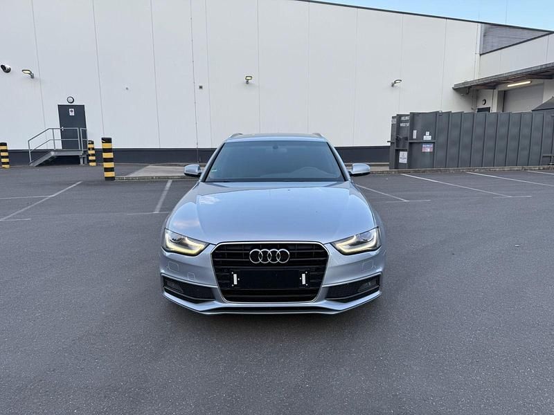 Silber Gebraucht 2015 Audi A4 S-Line Kombi | 11.550 € (Etwas zu teuer) - Bild 1/4