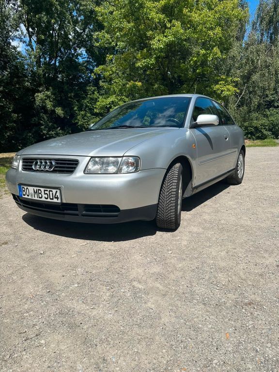 Silber Gebraucht 2000 Audi A3 Ambiente Limousine | 1.599 € (Fairer Preis) - Bild 1/4