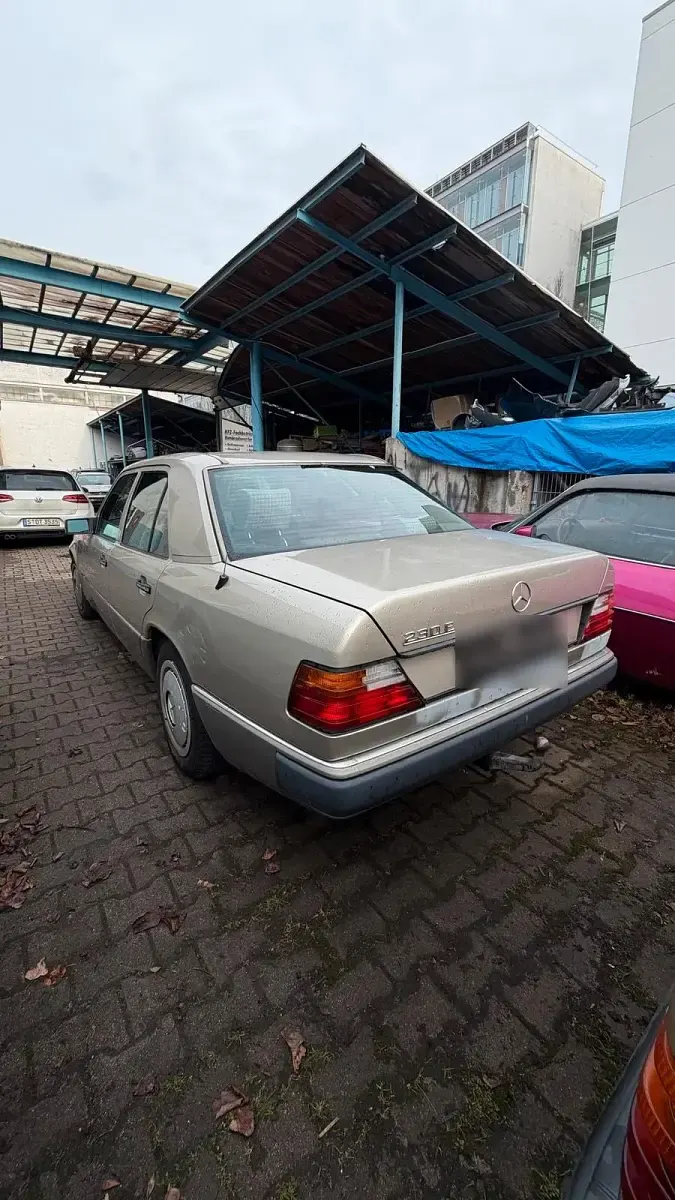Gebraucht Mercedes E230 136 PS (100 kW) 1992 Beige Limousine