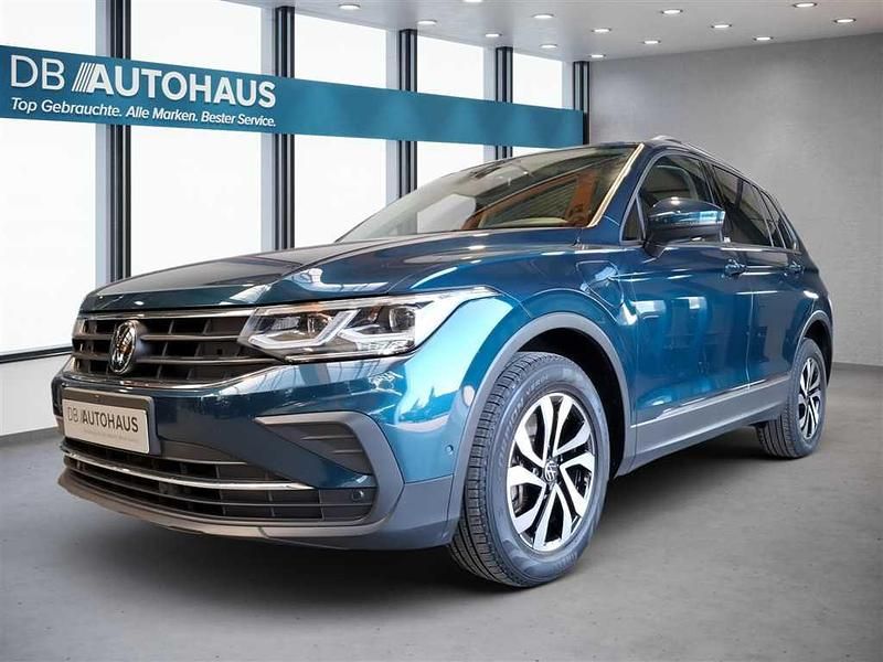 Blau Gebraucht 2023 VW Tiguan Active SUV | 28.480 € (Guter Preis) - Bild 1/4
