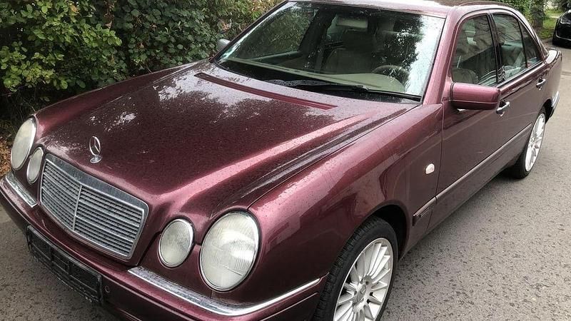 Rot Gebraucht 1997 Mercedes E320 Elegance Limousine | 2.500 € (Fairer Preis) - Bild 1/4