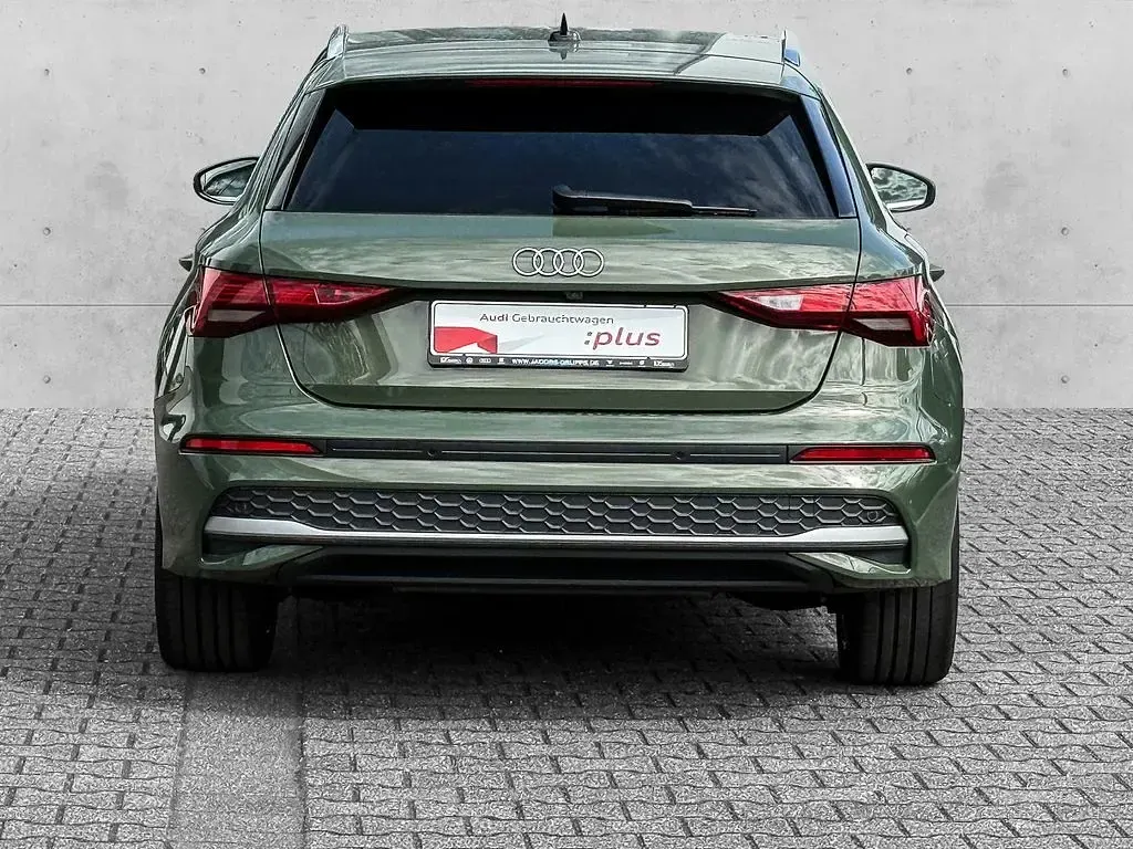 Gebraucht Audi A3 Ambiente 116 PS (85 kW) 2025 Grün Limousine
