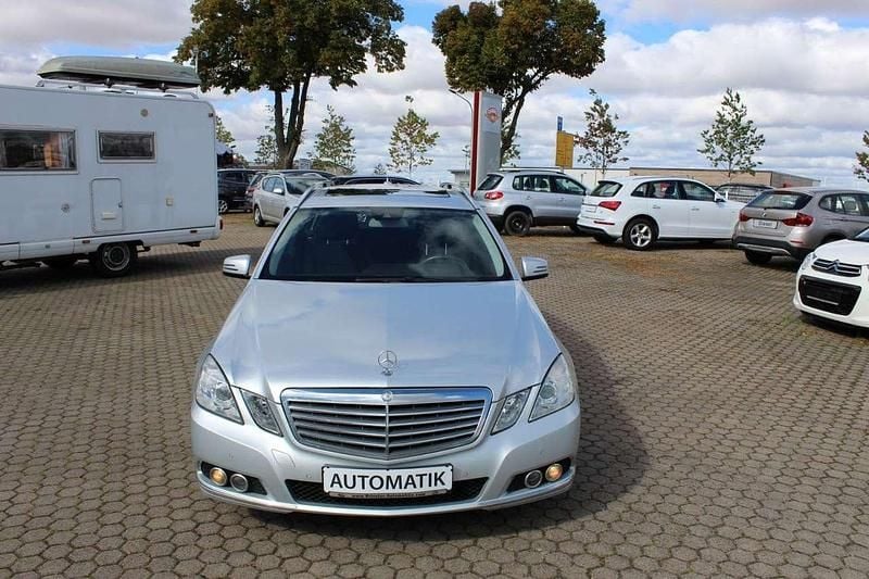 Silber Gebraucht 2012 Mercedes E220 Kombi | 5.499 € (Superpreis) - Bild 1/4