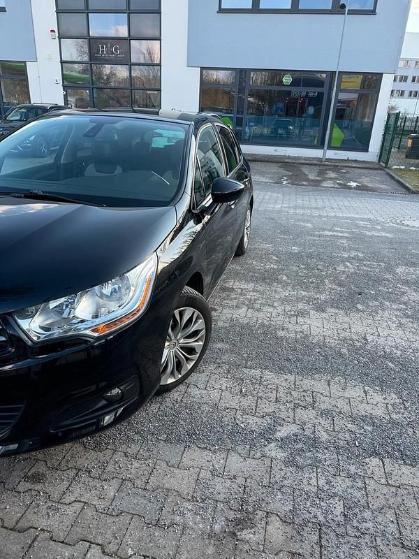 Gebraucht Citroën C4 120 PS (88 kW) 2012 Schwarz Limousine