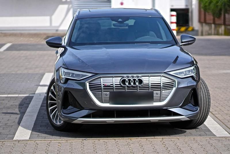 Gebraucht Audi e-tron S-Line 300 kW (408 PS) 2022 Grau SUV
