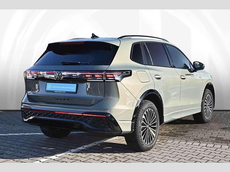 Gebraucht VW Tiguan Style 177 PS (130 kW) 2025 Cipressinogrün metallic SUV