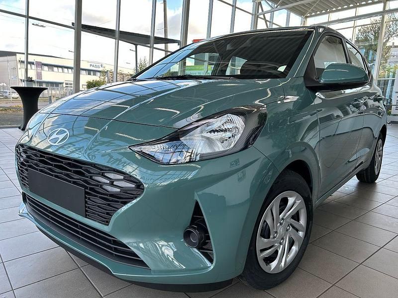 Grün Neu 2025 Hyundai i10 Kleinwagen | 16.990 € (Guter Preis) - Bild 1/4