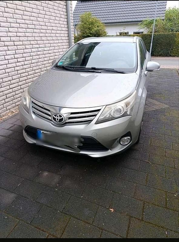 Grau Gebraucht 2012 Toyota Avensis Life Kombi | 7.500 € (Fairer Preis) - Bild 1/4