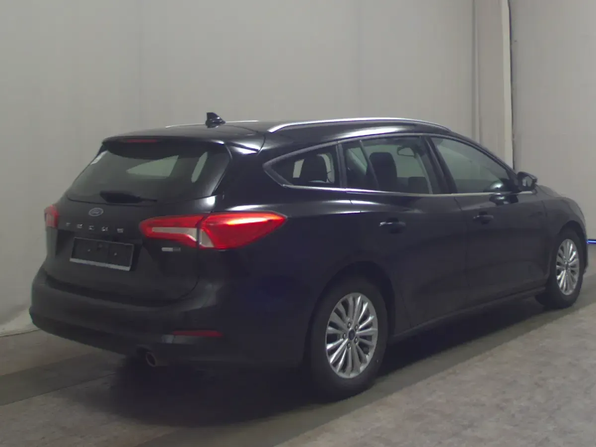 Używany Ford Focus Titanium 125 KM (91 kW) 2021 Czarny Sedan/Limuzyna
