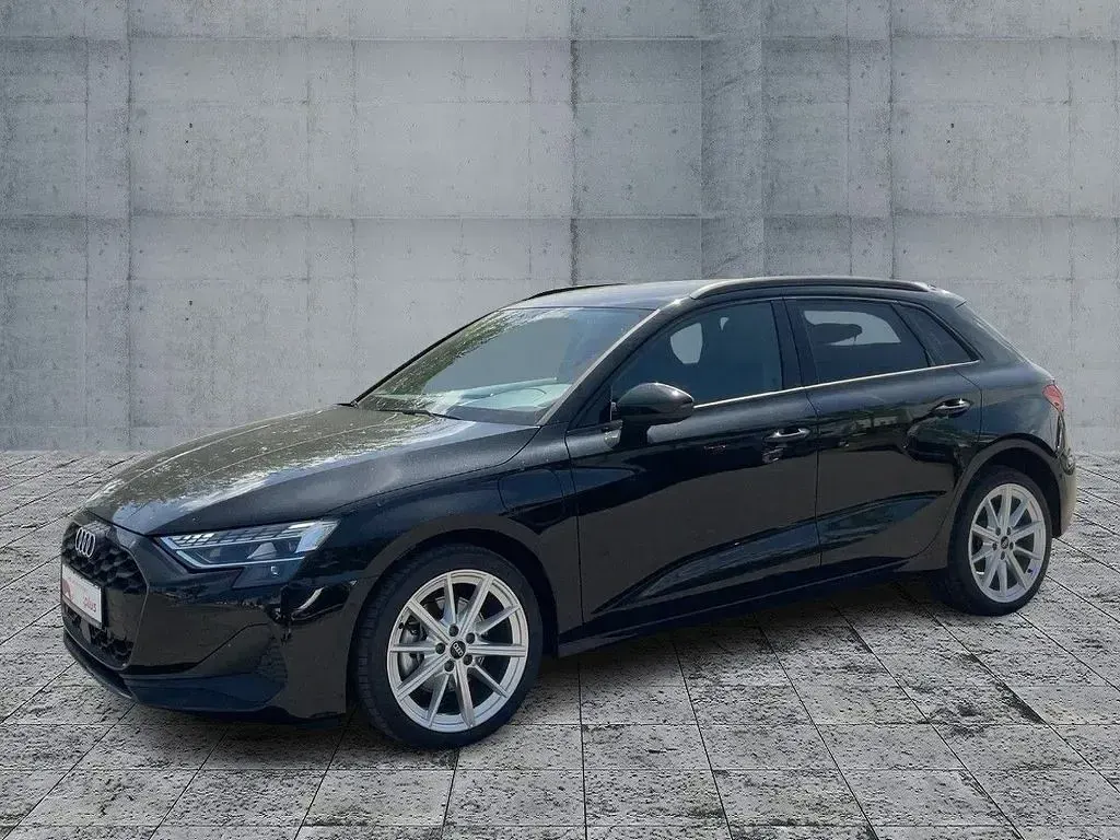 Gebraucht Audi A3 Sport 204 PS (150 kW) 2025 Mythosschwarz metallic Limousine