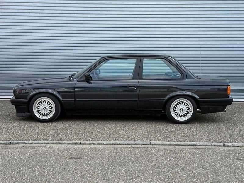 Schwarz Gebraucht 1990 BMW 318 Basis Coupé | 9.999 € - Bild 1/4