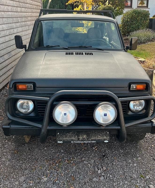 Schwarz Gebraucht 2008 Lada niva SUV | 4.900 € (Etwas zu teuer) - Bild 1/4