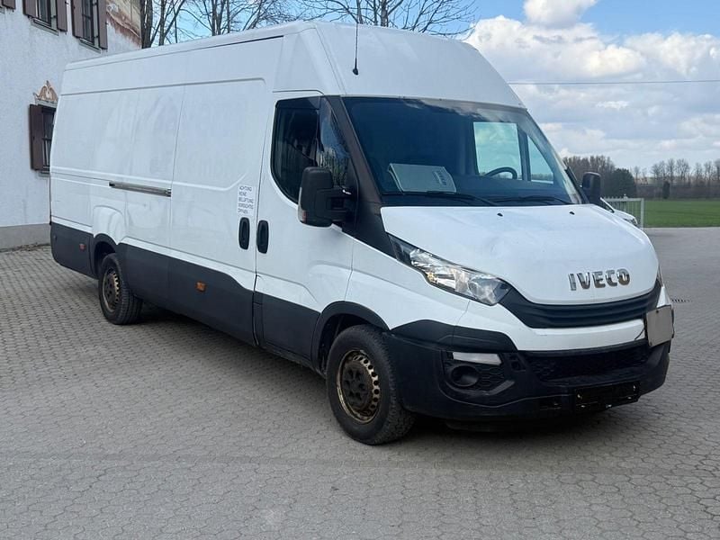 Gebraucht Iveco Daily 116 PS (85 kW) 2018 Weiß Van / Kleinbus