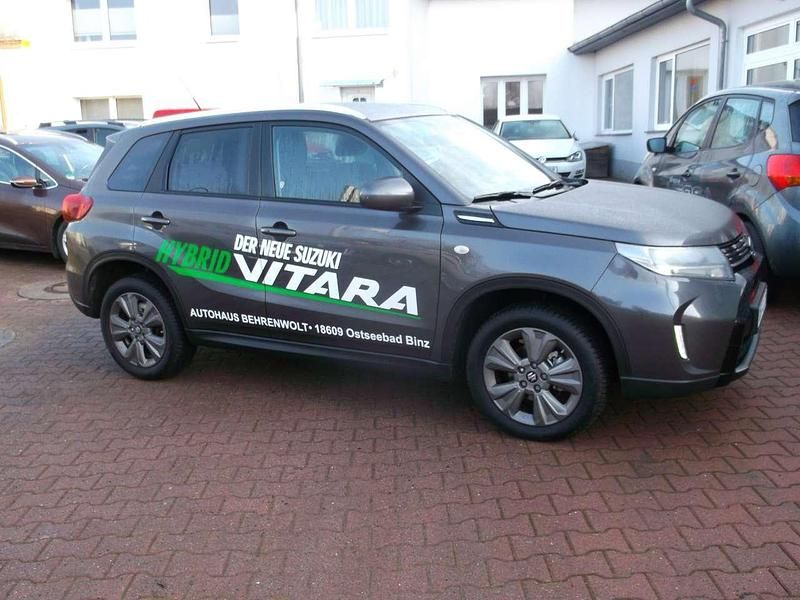 Gebraucht Suzuki Vitara Comfort 102 PS (75 kW) 2025 Titan dark gray SUV