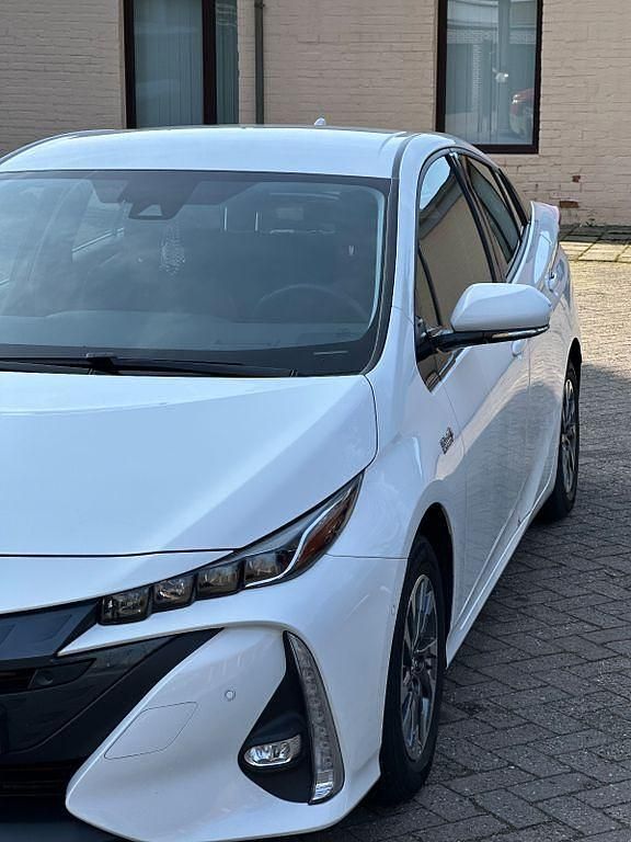 Gebraucht Toyota Prius Comfort 122 PS (89 kW) 2020 Weiß Kleinwagen