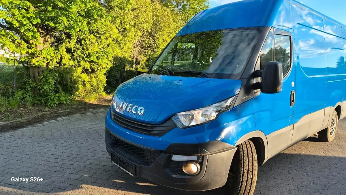 Occasion Iveco Daily 140 ch (102 kW) 2018 Bleue Monospace