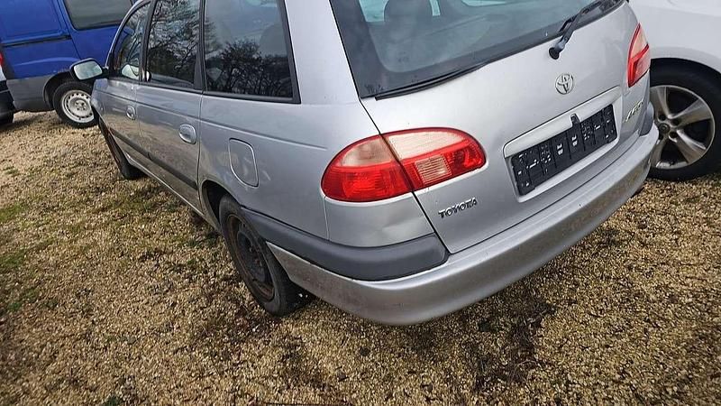 Gebraucht Toyota Avensis Sol 150 PS (110 kW) 2002 Grau Kombi