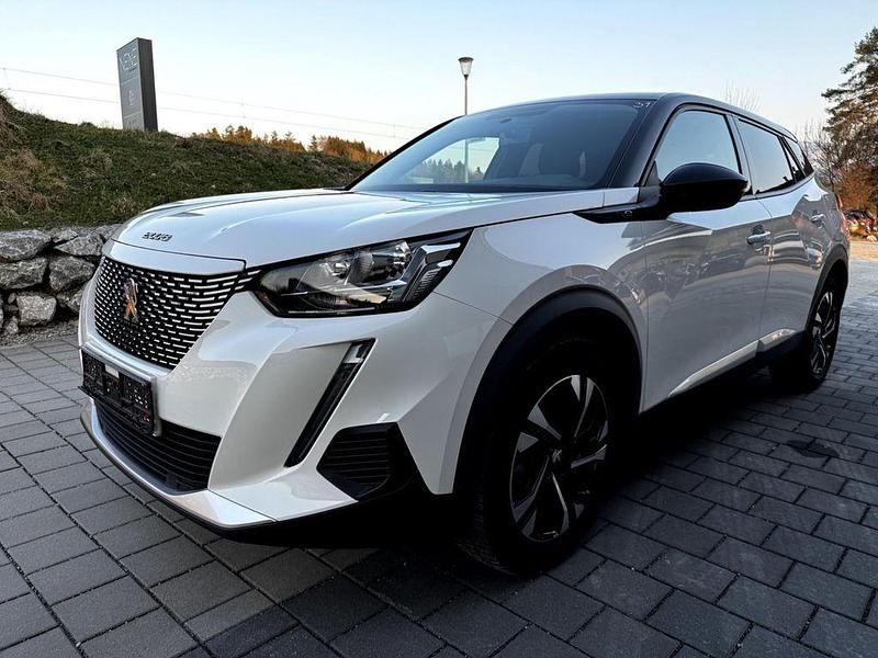 Gebraucht Peugeot e-2008 Active 100 kW (136 PS) 2021 Weiß SUV
