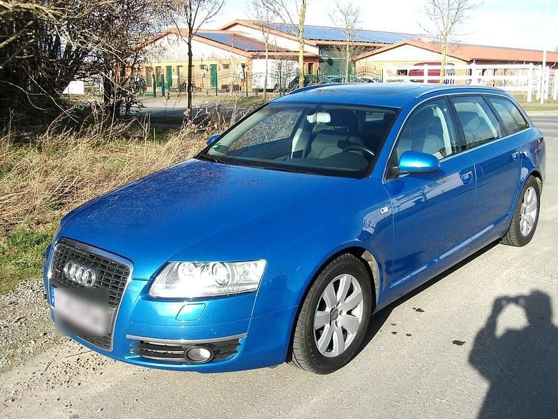 Blau Gebraucht 2006 Audi A6 Kombi | 10.900 € - Bild 1/4