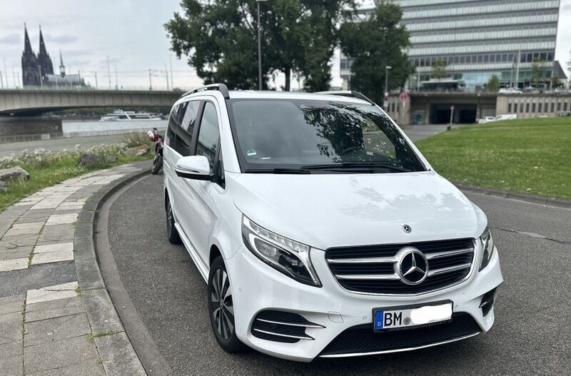 Bergkristallweiß metallic Gebraucht 2018 Mercedes V250 AMG Van / Kleinbus | 35.499 € (Guter Preis) - Bild 1/4