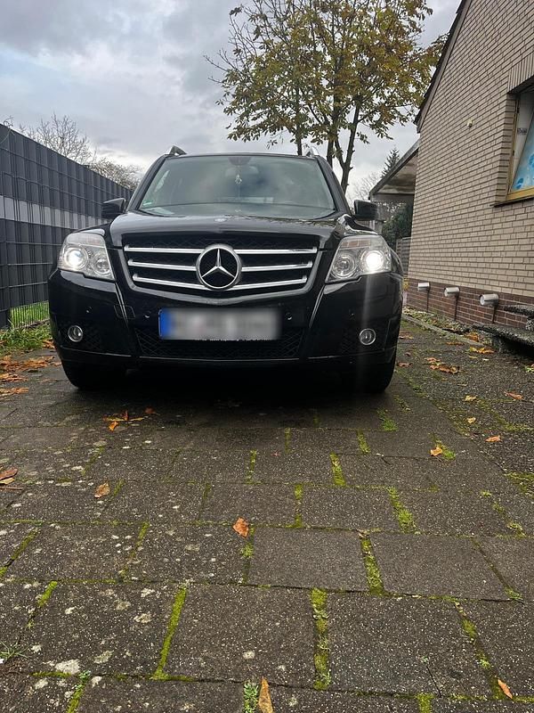 Schwarz Gebraucht 2010 Mercedes GLK220 SUV | 8.499 € (Fairer Preis) - Bild 1/4