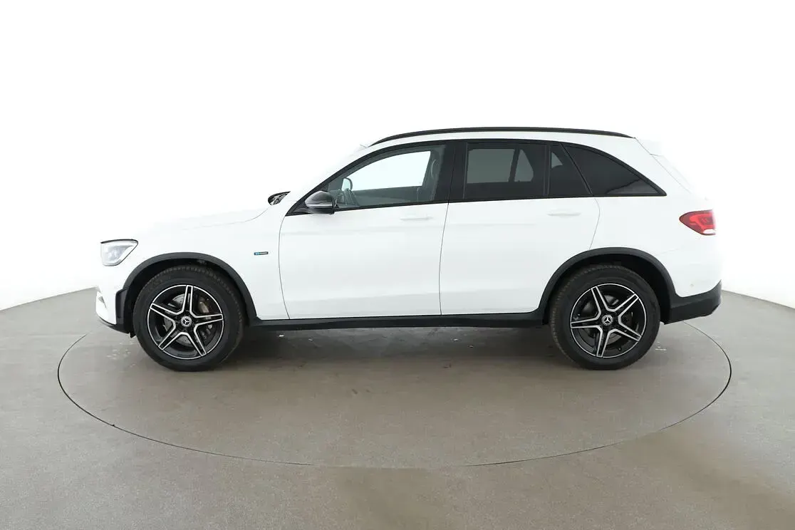 Gebraucht Mercedes GLC300e AMG line 320 PS (235 kW) 2021 Weiß SUV