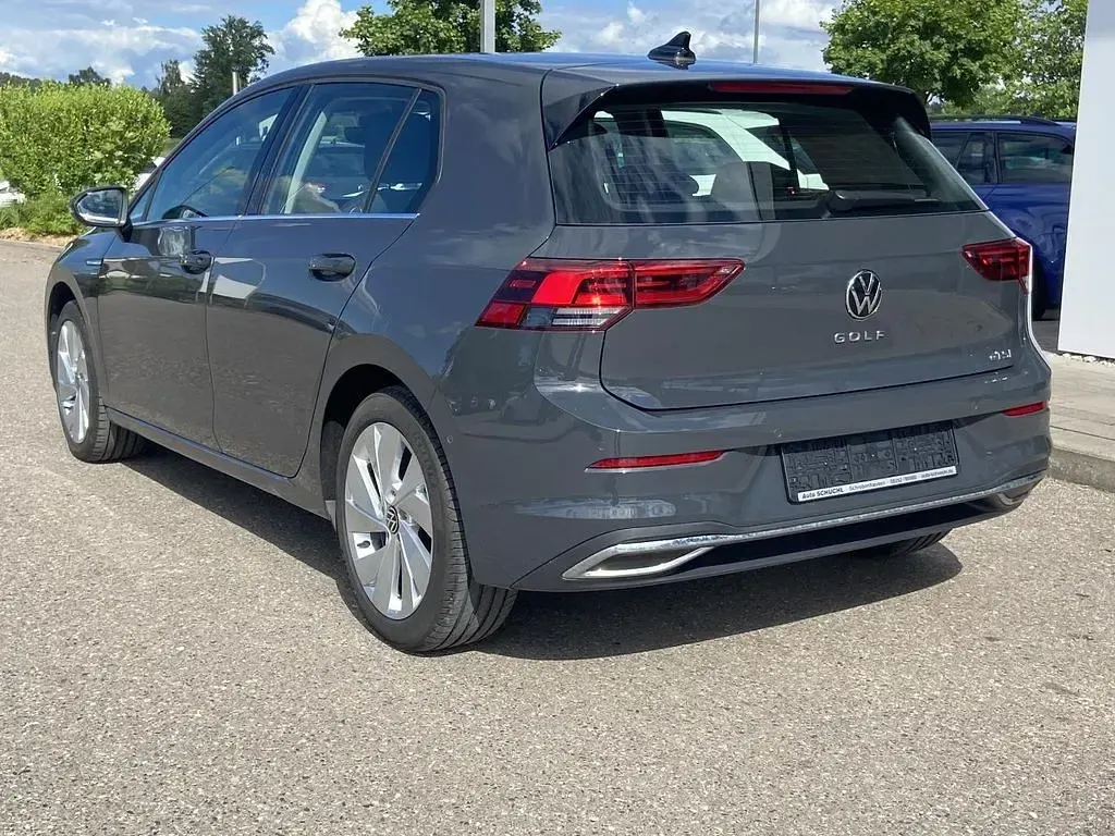 Gebraucht VW Golf VIII Active 150 PS (110 kW) 2022 Uranograu Limousine