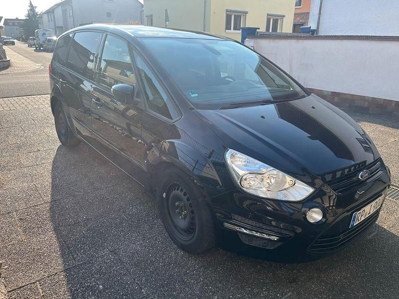 Gebraucht Ford S-MAX Trend 140 PS (102 kW) 2013 Schwarz Van / Kleinbus