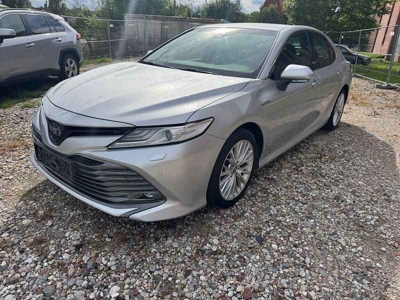 Silber Gebraucht 2021 Toyota Camry Luxury Limousine | 14.600 € - Bild 1/4