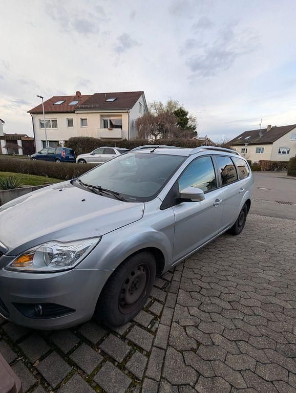 Gebraucht Ford Focus Trend 116 PS (85 kW) 2012 Silber Kombi