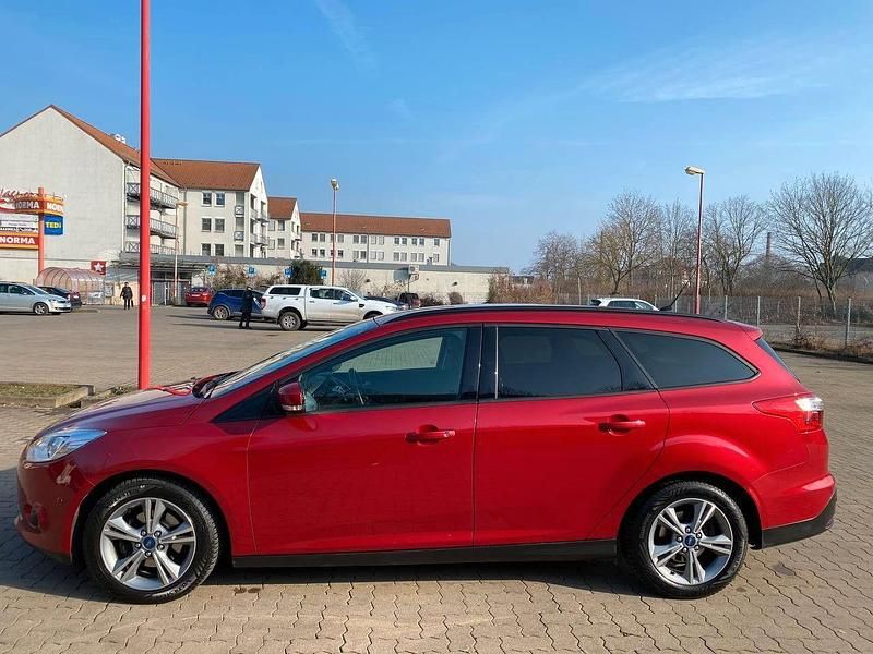Gebraucht Ford Focus SYNC Edition 120 PS (88 kW) 2014 Rot Limousine
