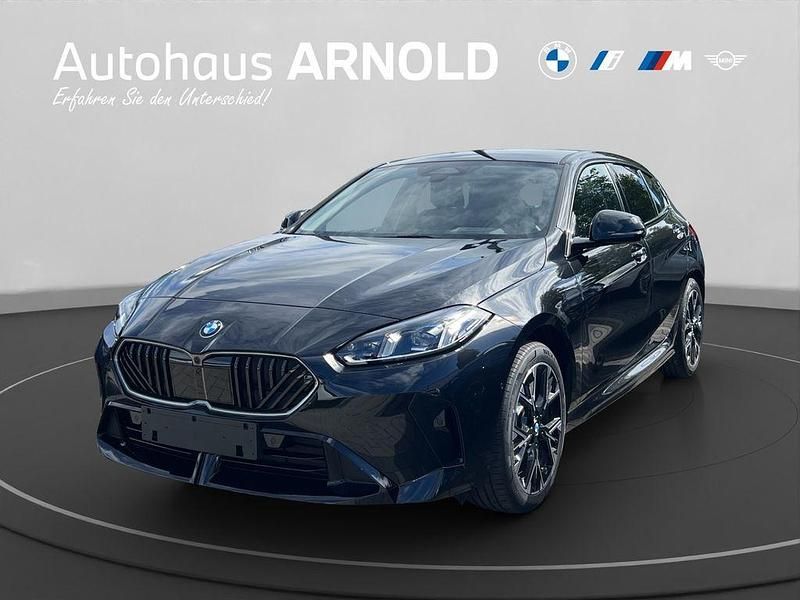 Black sapphire Neu 2025 BMW 120 M Sport Kleinwagen | 38.200 € (Fairer Preis) - Bild 1/4