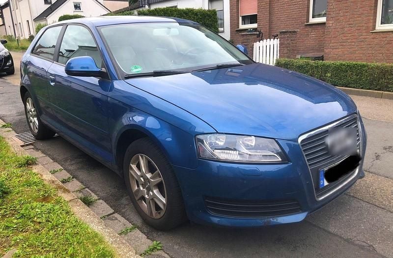 Blau Gebraucht 2010 Audi A3 Limousine | 4.000 € (Guter Preis) - Bild 1/4