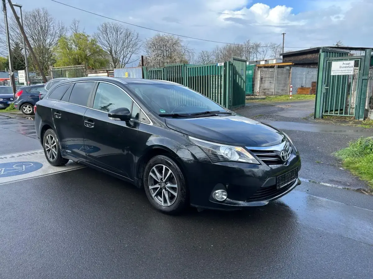 Gebraucht Toyota Avensis Edition 124 PS (91 kW) 2015 Schwarz Kombi
