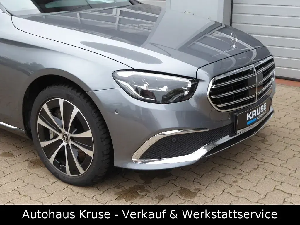 Gebraucht Mercedes E300 194 PS (142 kW) 2023 Grau Limousine