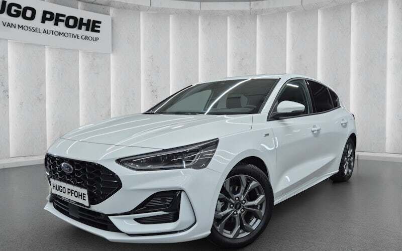 Weiß Gebraucht 2024 Ford Focus ST-Line X Limousine | 26.080 € (Guter Preis) - Bild 1/4