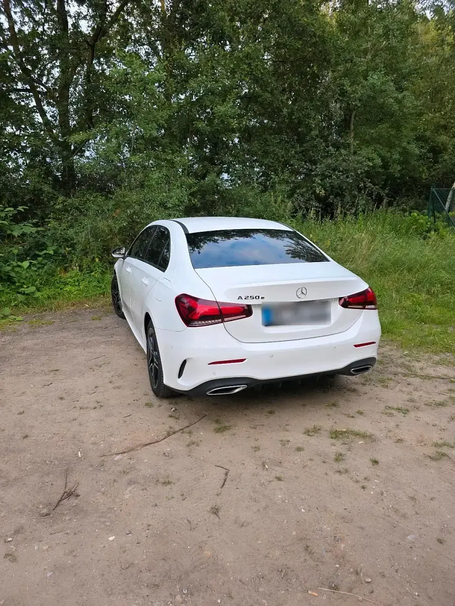 Gebraucht Mercedes A250 AMG line 218 PS (160 kW) 2021 Weiß Limousine