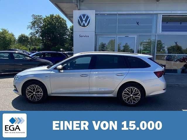 Silber metallic Gebraucht 2022 Skoda Octavia Clever Kombi | 27.560 € (Fairer Preis) - Bild 1/4