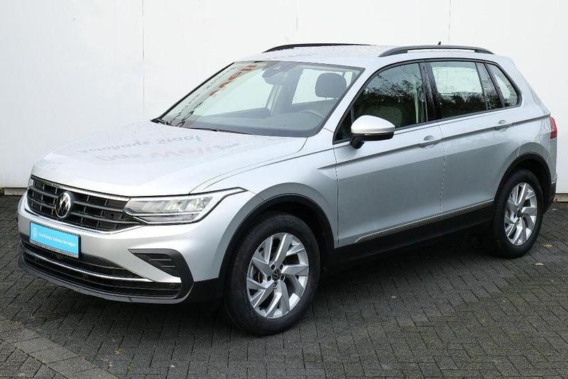 Gebraucht VW Tiguan Life 150 PS (110 kW) 2020 Reflexsilber metallic SUV