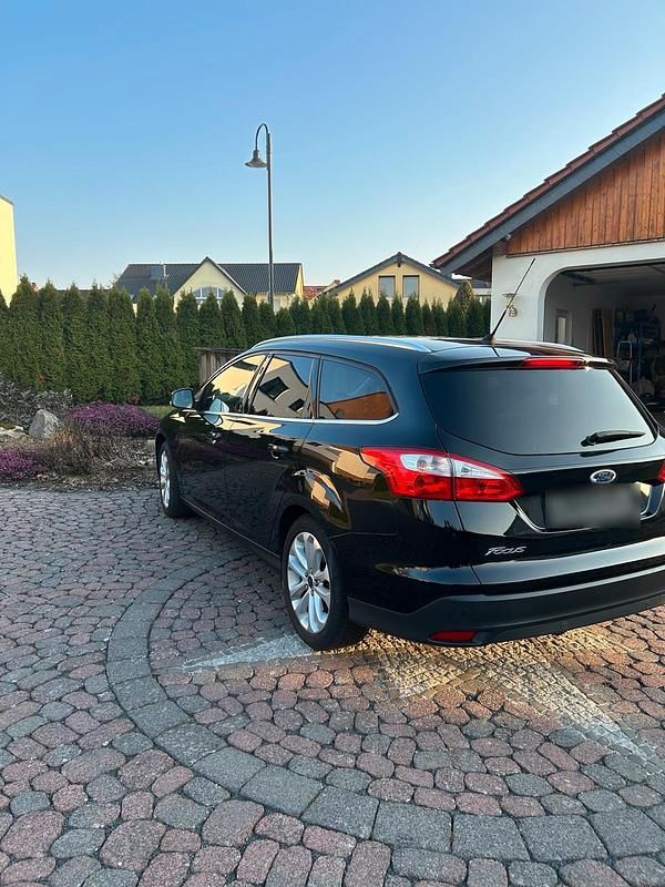 Gebraucht Ford Focus 105 PS (77 kW) 2012 Schwarz Kombi