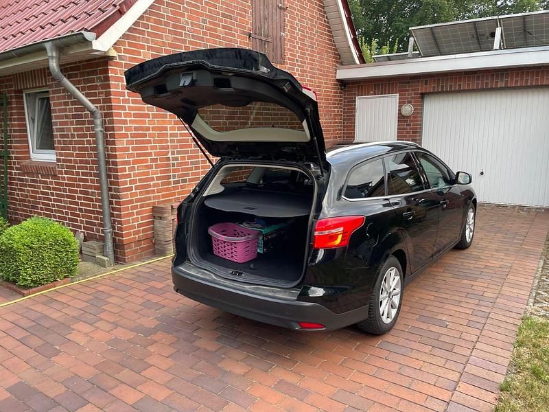 Gebraucht Ford Focus Cool & Connect 125 PS (91 kW) 2017 Schwarz Kombi