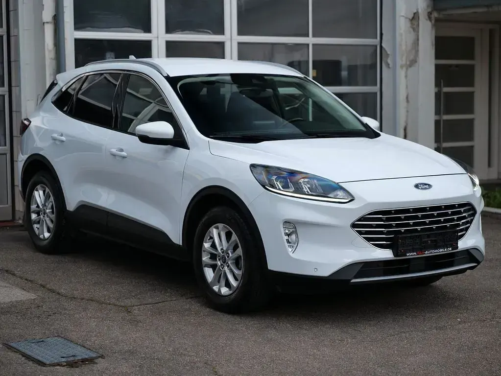 Gebraucht Ford Kuga Titanium 120 PS (88 kW) 2022 Weiß SUV