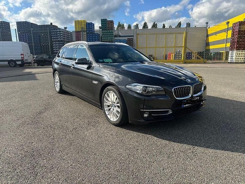 Grau Gebraucht 2016 BMW 530 Luxury Line Kombi | 15.500 € (Fairer Preis) - Bild 1/4