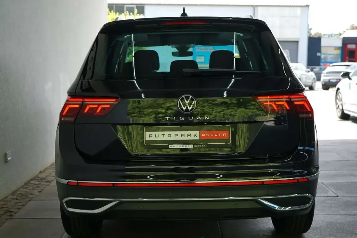 Gebraucht VW Tiguan Elegance 150 PS (110 kW) 2022 Schwarz SUV