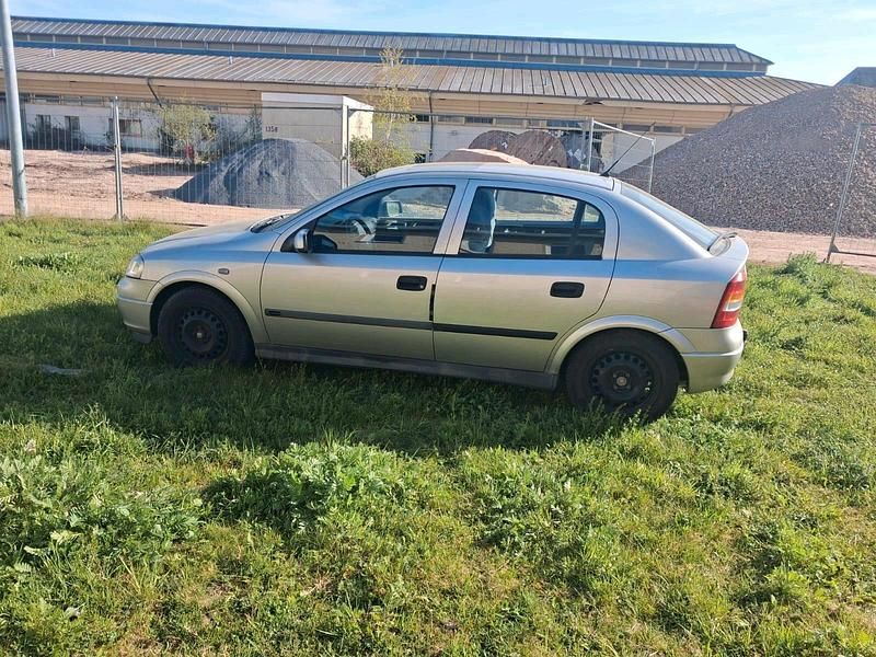 Gebraucht Opel Astra 75 PS (55 kW) 2001 Silber Limousine