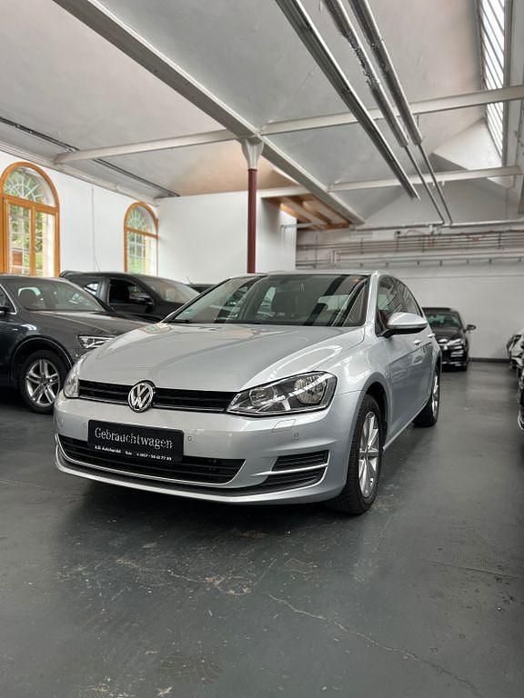 Silber Gebraucht 2015 VW Golf VII Comfortline Limousine | 8.900 € (Guter Preis) - Bild 1/4