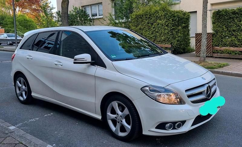 Gebraucht 2014 Mercedes B180 Van / Kleinbus | 10.800 € (Guter Preis) - Bild 1/4