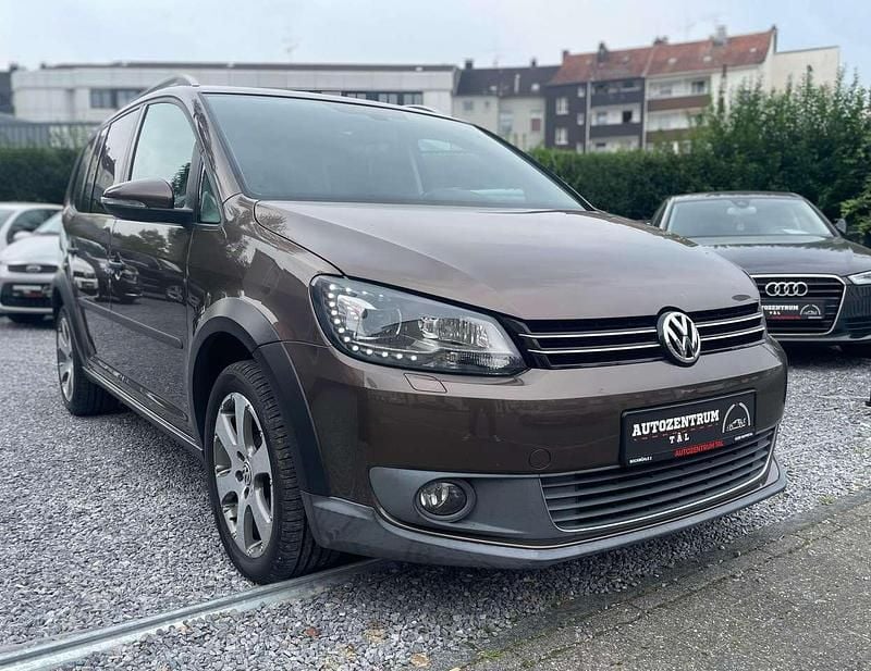Toffee/graciosabraun Gebraucht 2012 VW Touran Cross Van / Kleinbus | 9.990 € (Fairer Preis) - Bild 1/4