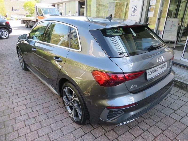 Second-hand Audi A3 S-Line 150 CP (110 kW) 2024 Gri Berlinǎ